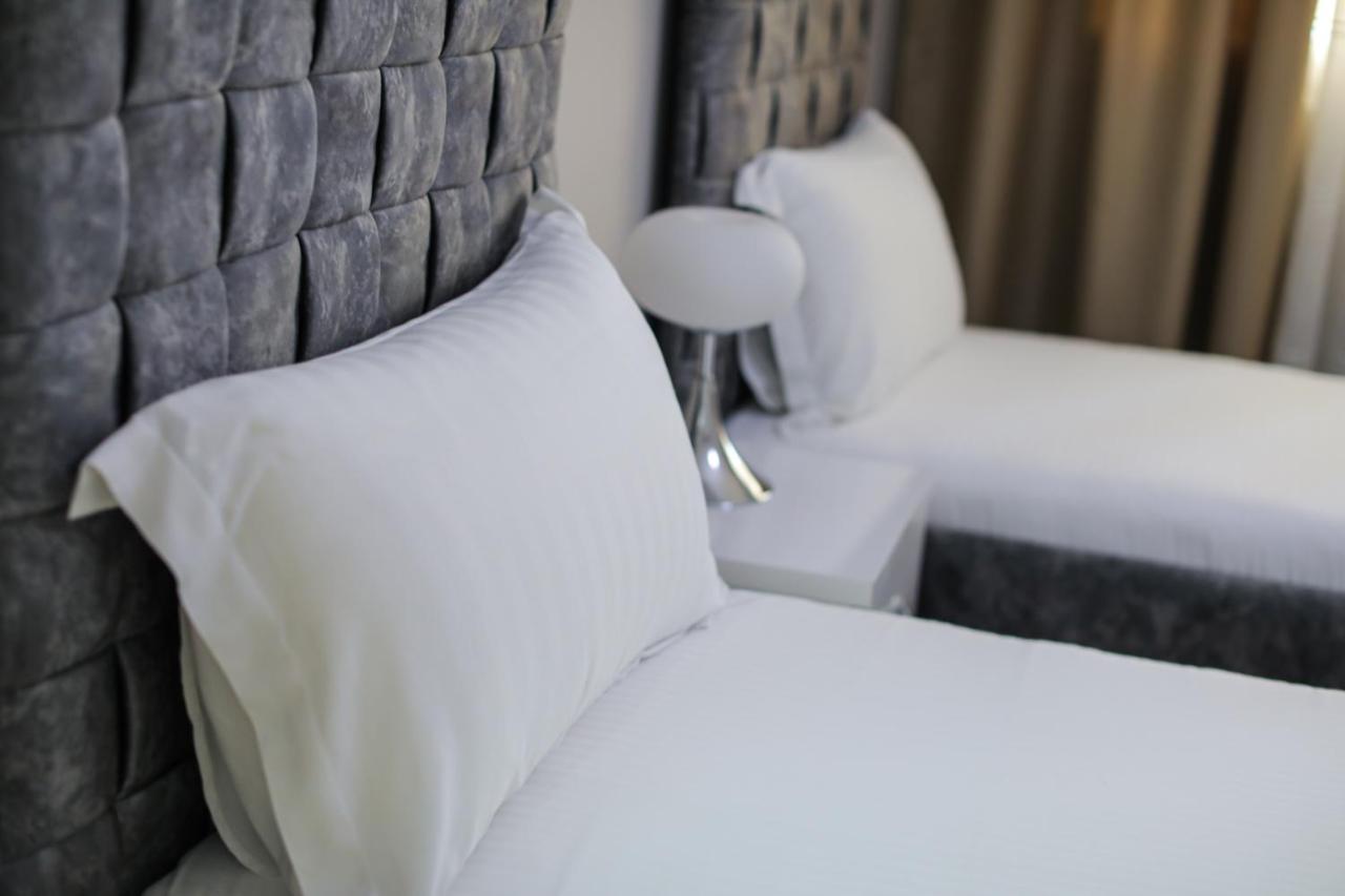Miku Apartment -Outstanding Apartment At Taiwan Tirana Exterior foto